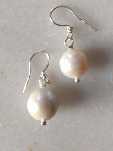 Juicy Pearl Earrings